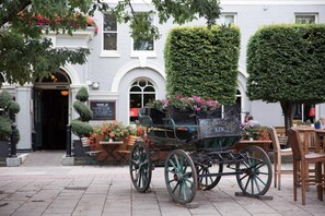 Property grounds - The Coach & Horses (Richmond)