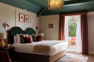 Signature Double Room | Hypo-allergenic bedding, free minibar items, in-room safe