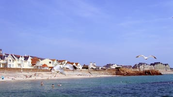 Una spiaggia nelle vicinanze