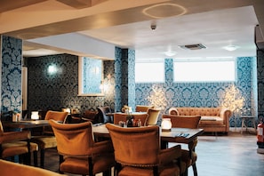 Cocktail bar