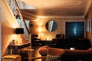 Cocktail bar