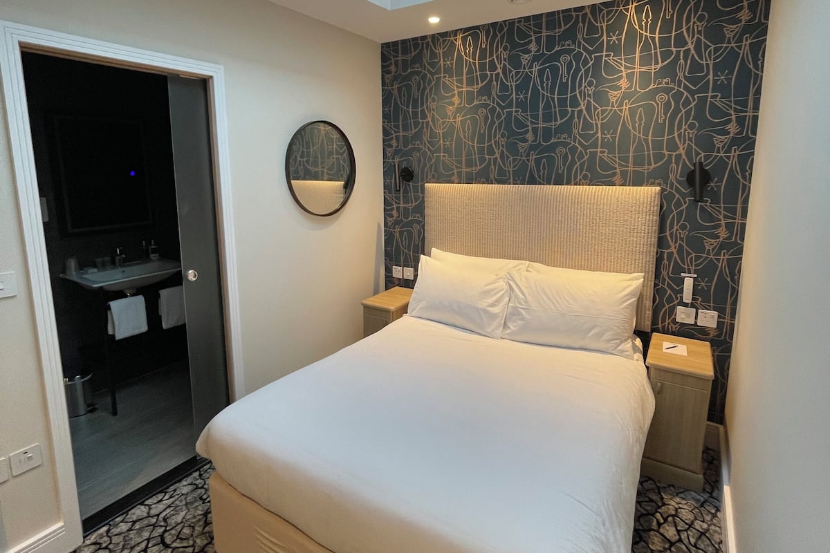 Caja de seguridad en la habitación, wifi gratis y ropa de cama