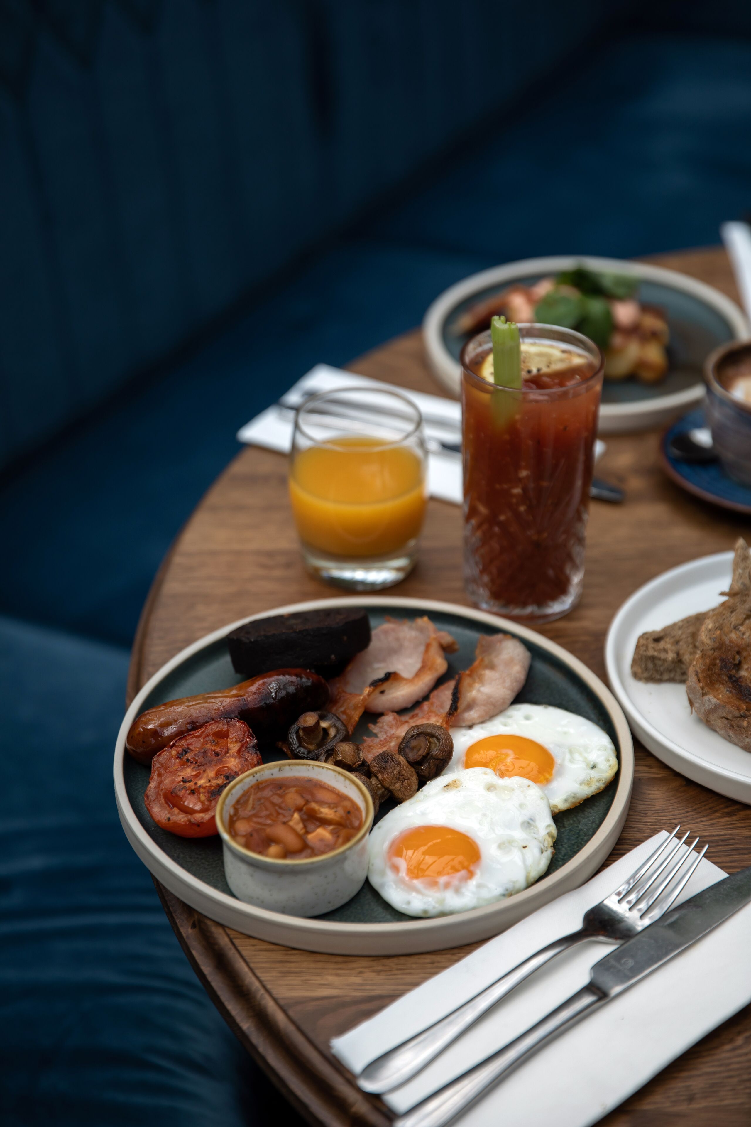 daily full breakfast (gbp 17.50 per person)