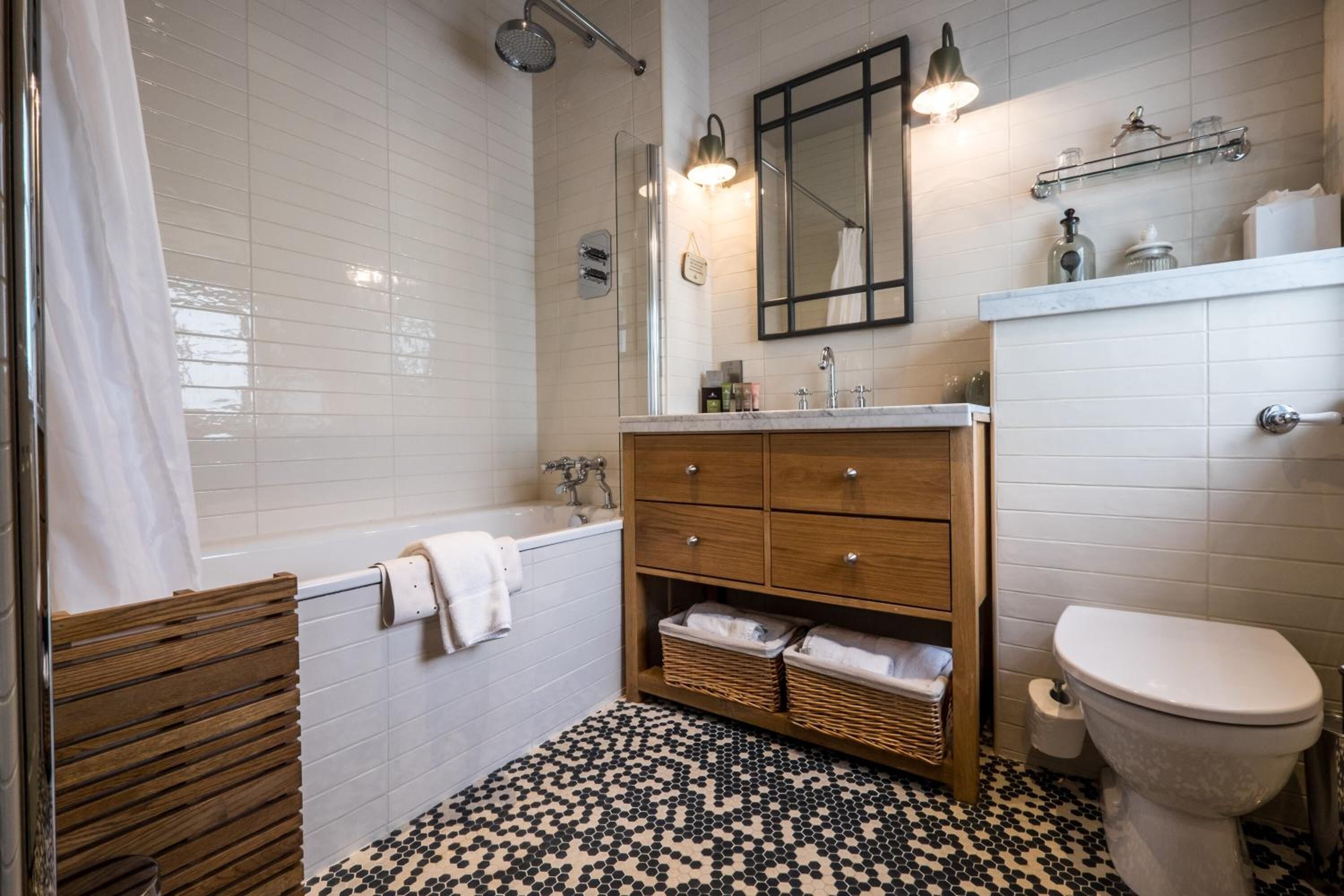 combined shower/bathtub, designer toiletries, hair dryer, towels