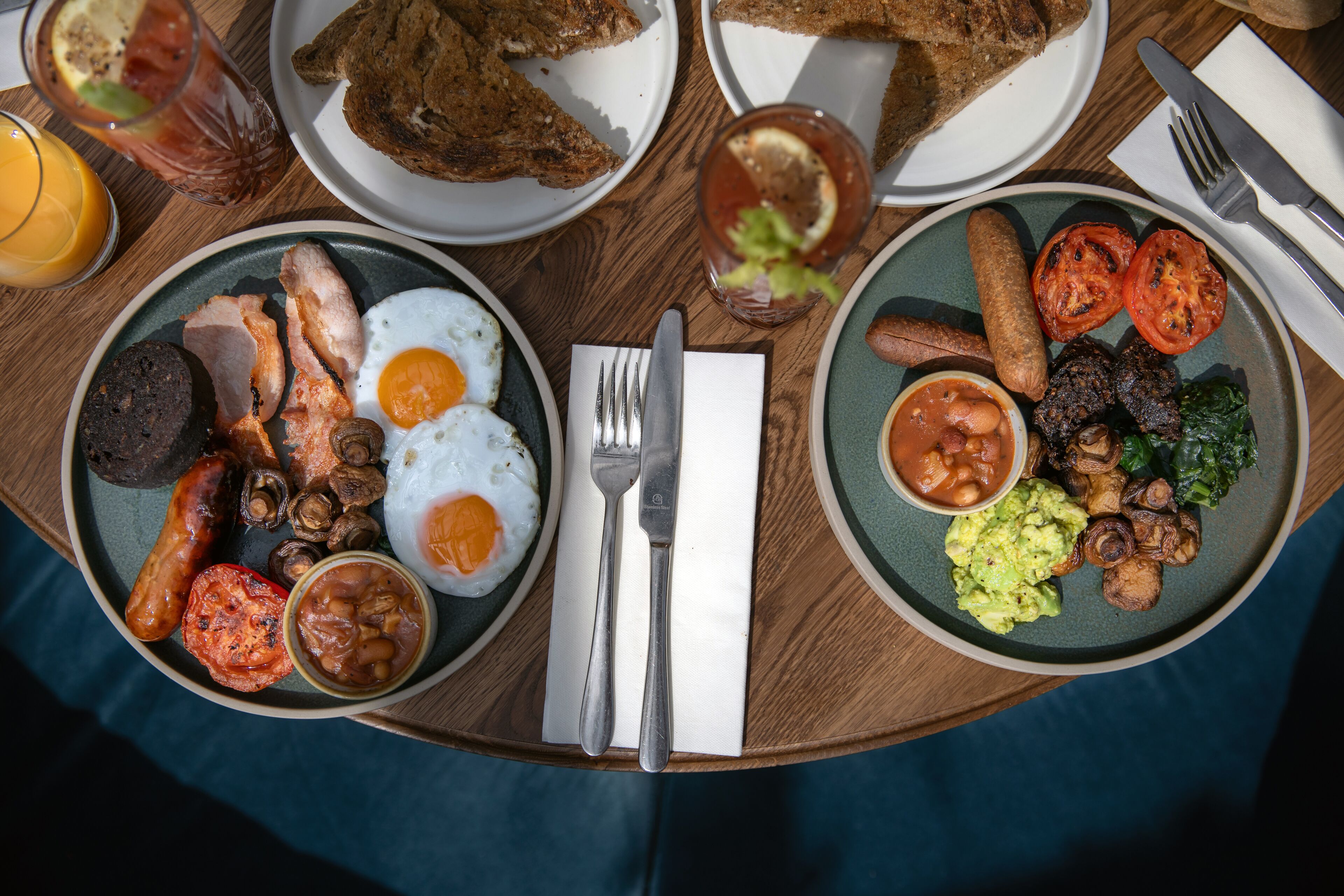 daily full breakfast (gbp 17.50 per person)