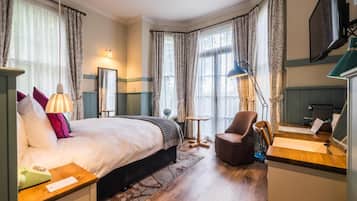 Artículos del minibar gratis y caja de seguridad en la habitación