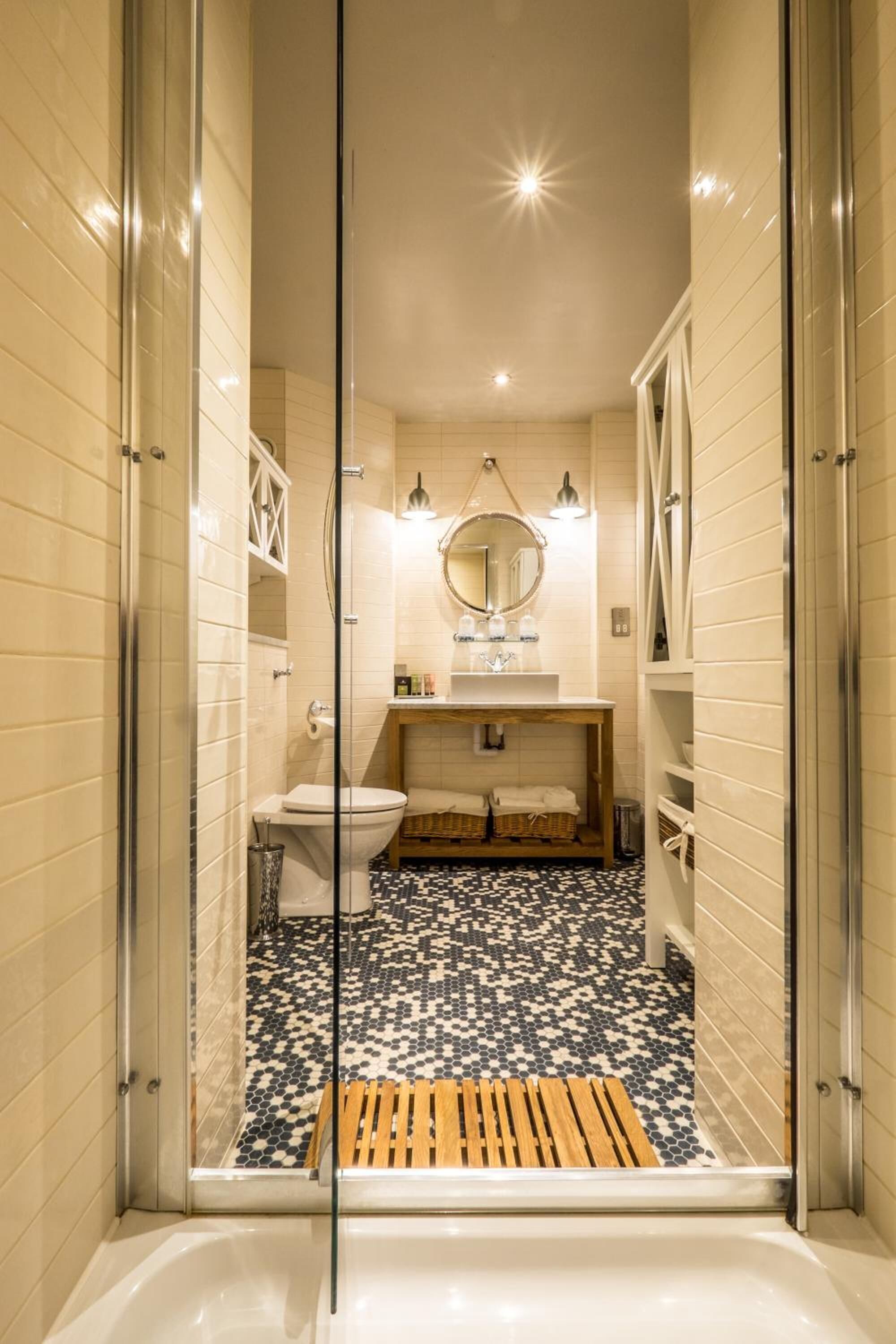 combined shower/bathtub, designer toiletries, hair dryer, towels