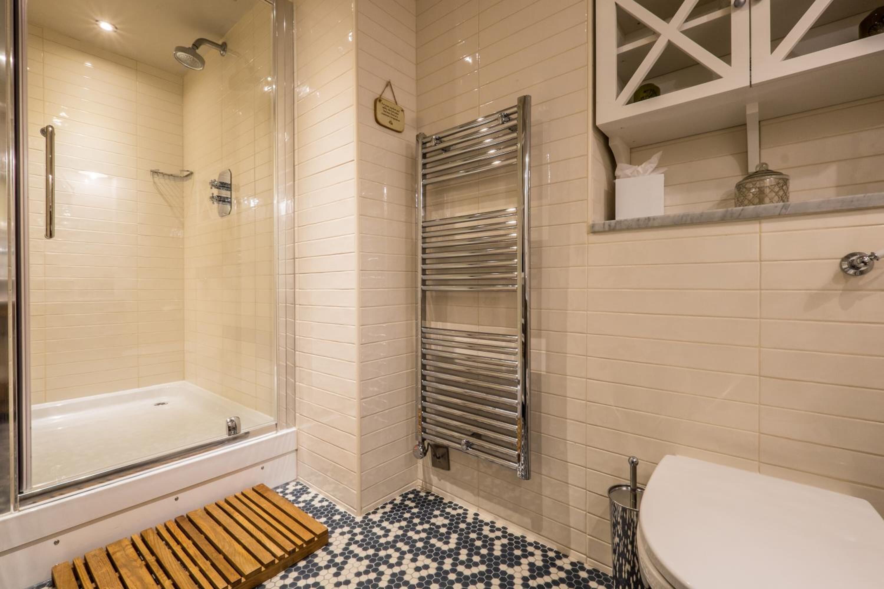 combined shower/bathtub, designer toiletries, hair dryer, towels