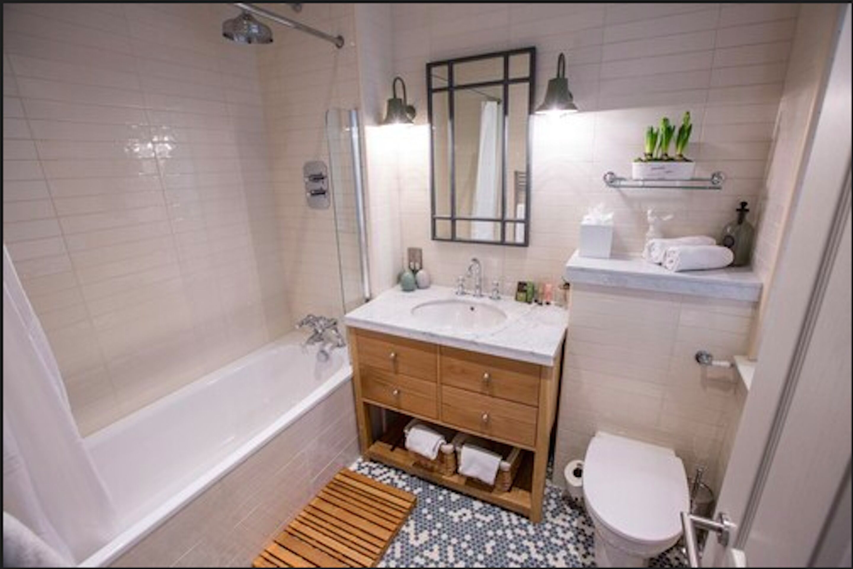 combined shower/bathtub, designer toiletries, hair dryer, towels