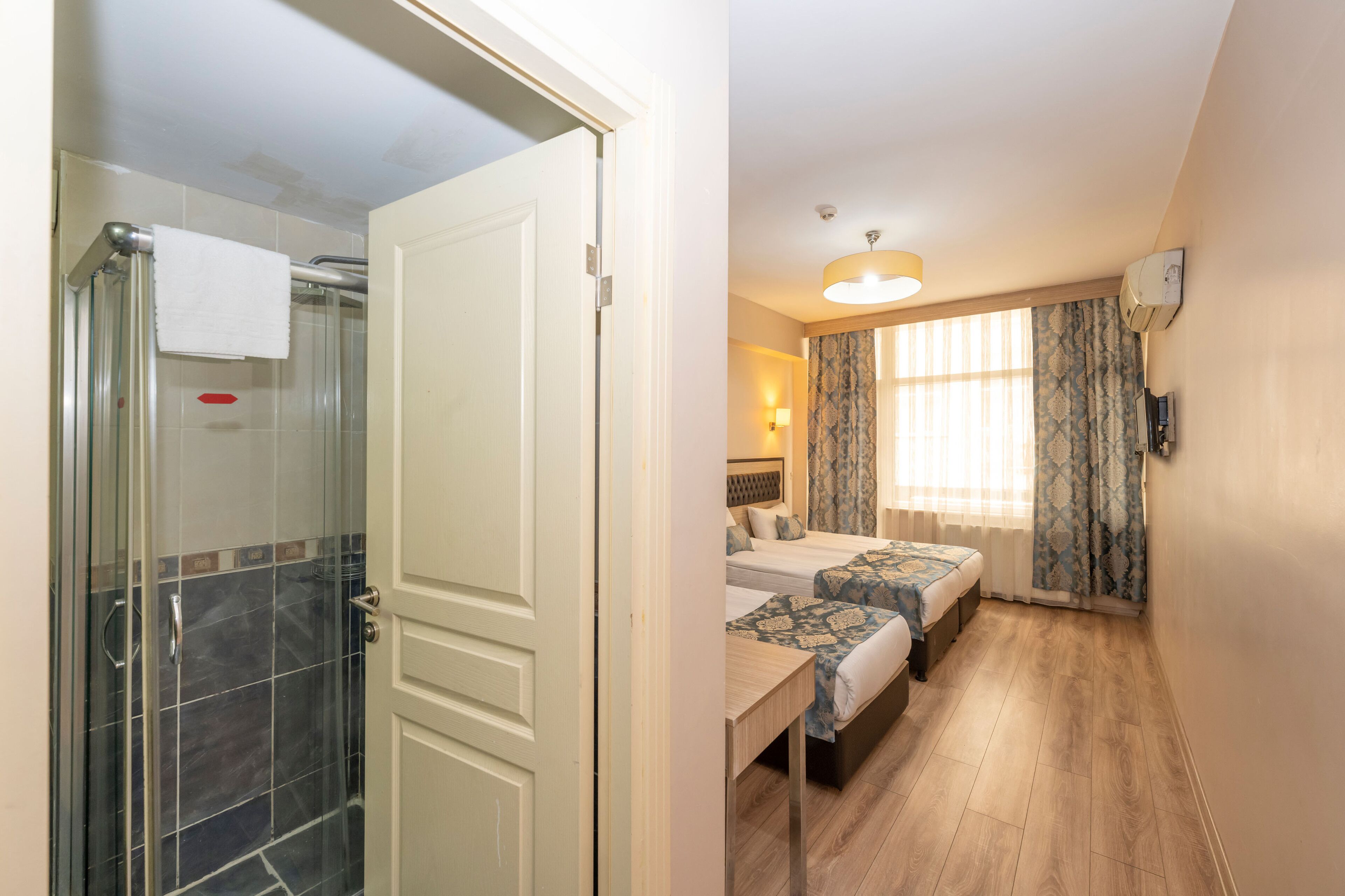 Photo - Tugra Hotel