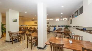 Bao gồm bữa sáng buffet hàng ngày