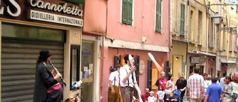 Mặt tiền nơi lưu trú