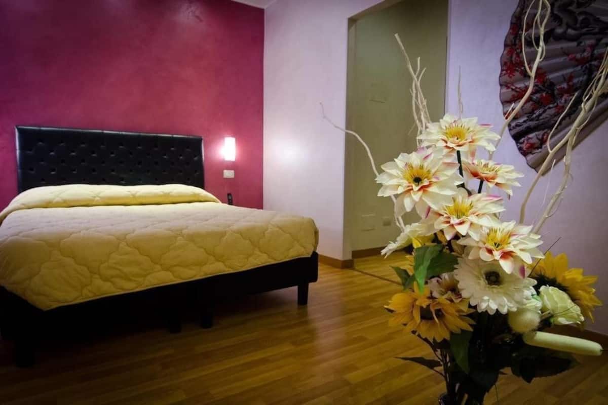 Egyptian cotton sheets, soundproofing, cots/infant beds, free WiFi