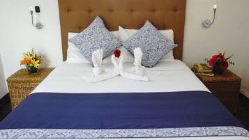 Standard Room, 1 Queen Bed | Free WiFi, bed sheets