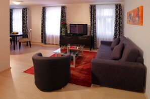 Superior-Apartment, 1 Schlafzimmer | Wohnzimmer | Flachbildfernseher