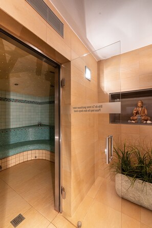 Massage/treatment rooms, massages