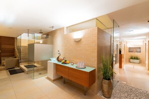 Massage/treatment rooms, massages