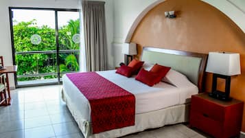 Standard Room, 1 Bedroom, Partial Ocean View