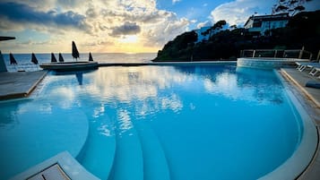Seasonal outdoor pool, open 8 AM to 6:30 PM, pool umbrellas