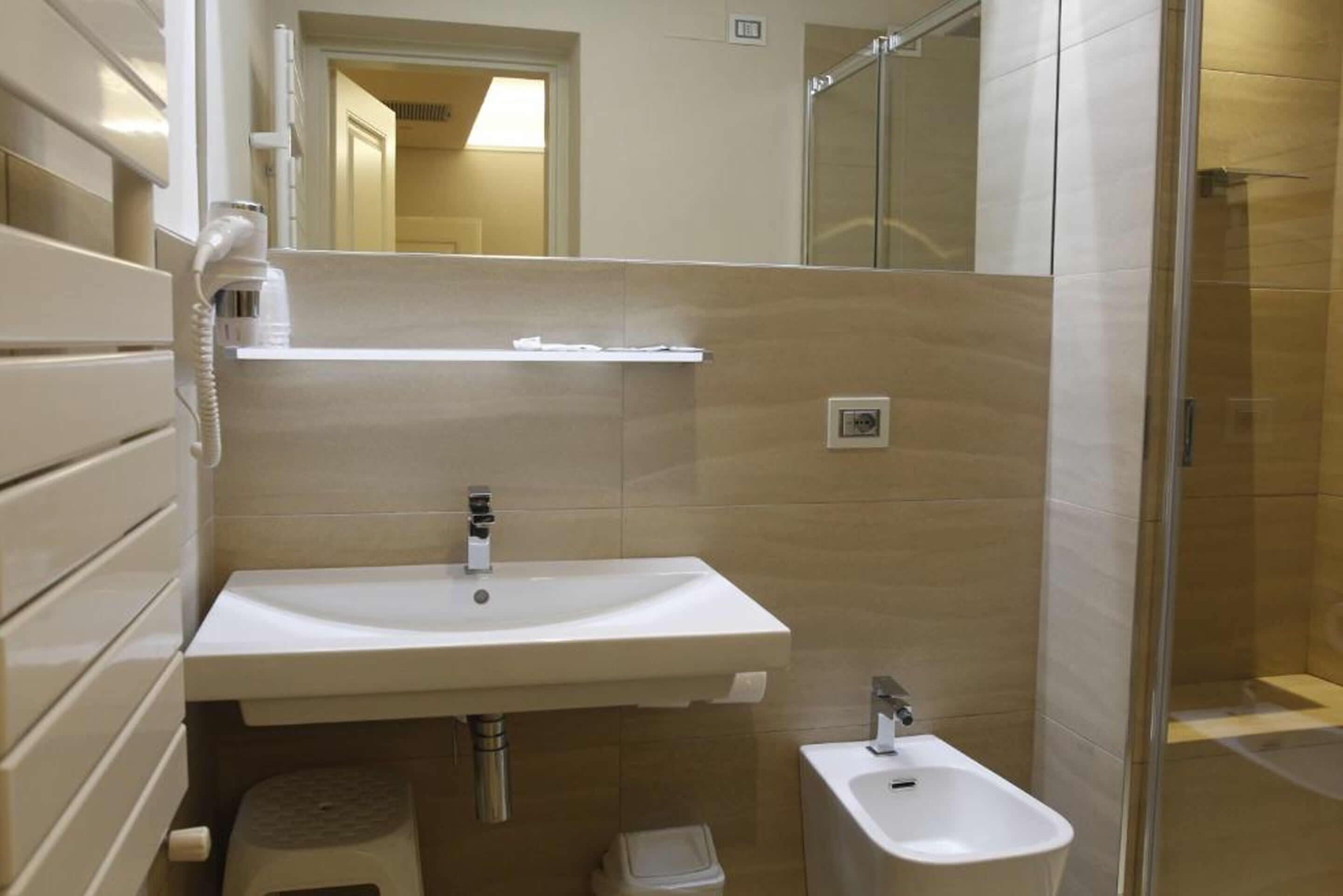 shower, rainfall showerhead, free toiletries, hair dryer