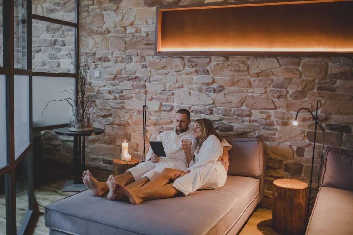 couples treatment room(s), sauna, hot tub, steam room, body treatments