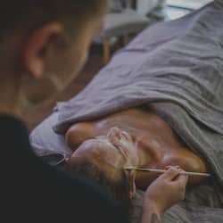 Couples treatment room(s), sauna, hot tub, steam room, body treatments
