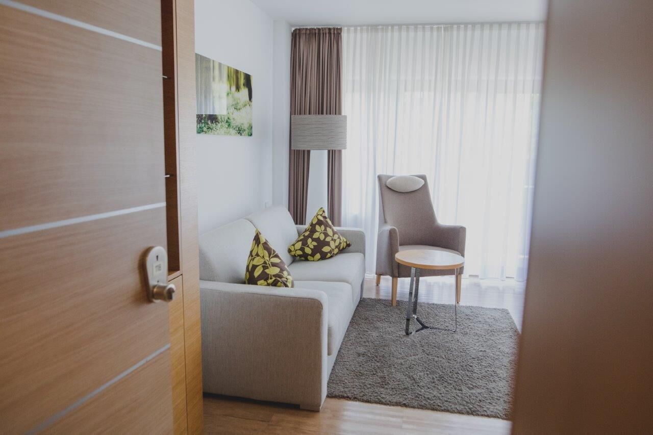 superior double room | living area | tv