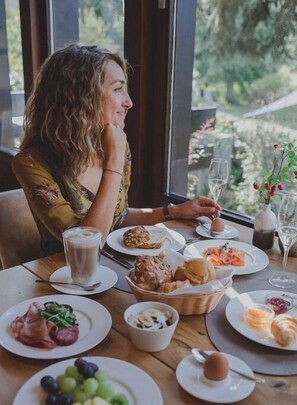 Free daily full breakfast