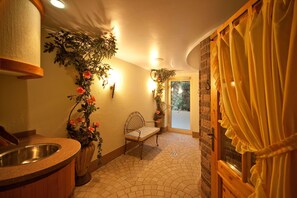 Sauna, hot tub, steam room, Turkish bath - Hotel Brunnerhof (Rasun Anterselva)