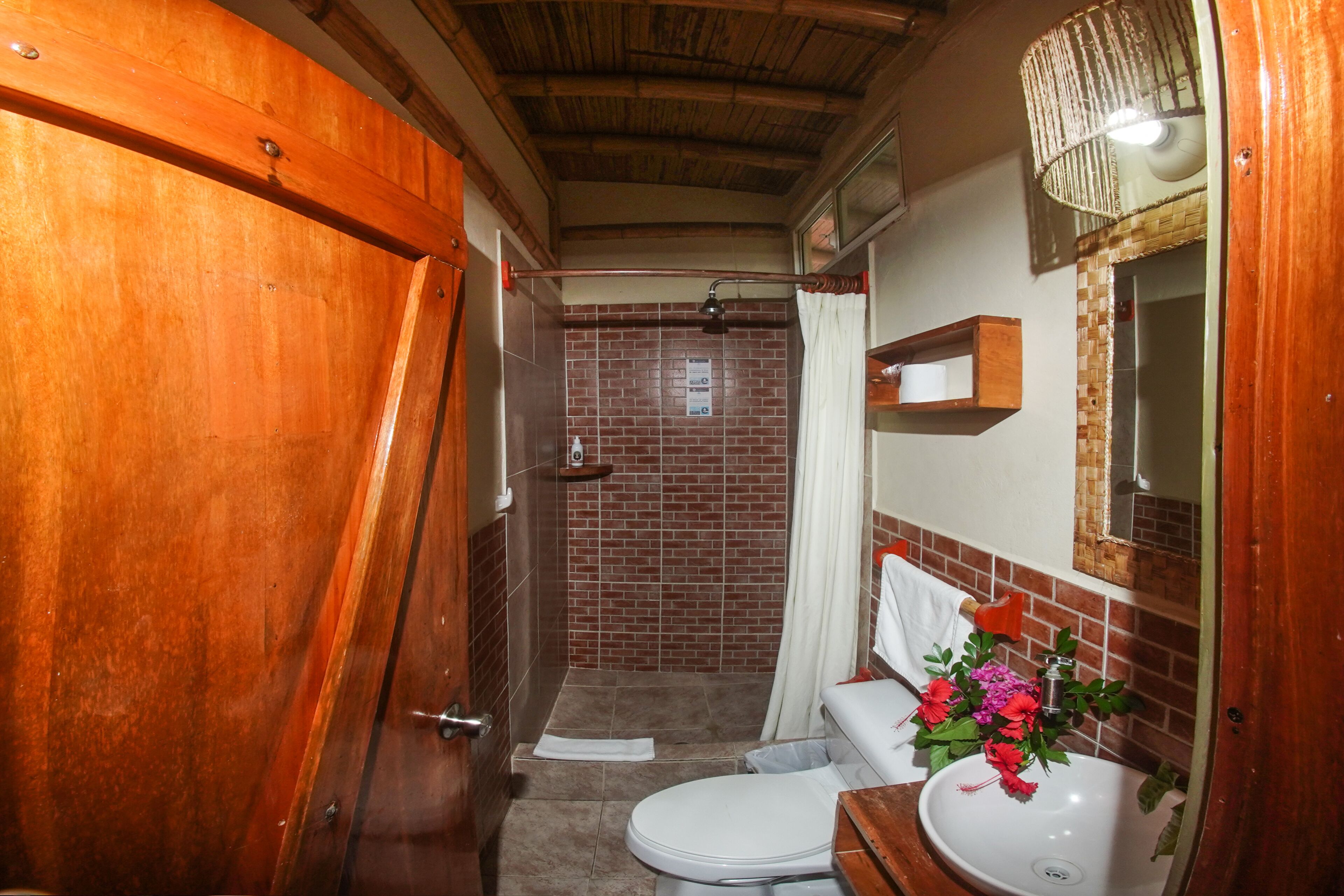 family quadruple room | bathroom | towels