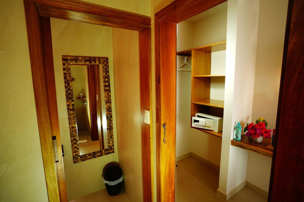 deluxe double room | 1 bedroom, hypo-allergenic bedding, in-room safe, bed sheets