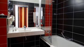 Artículos de tocador gratuitos, secador de pelo, batas, pantuflas