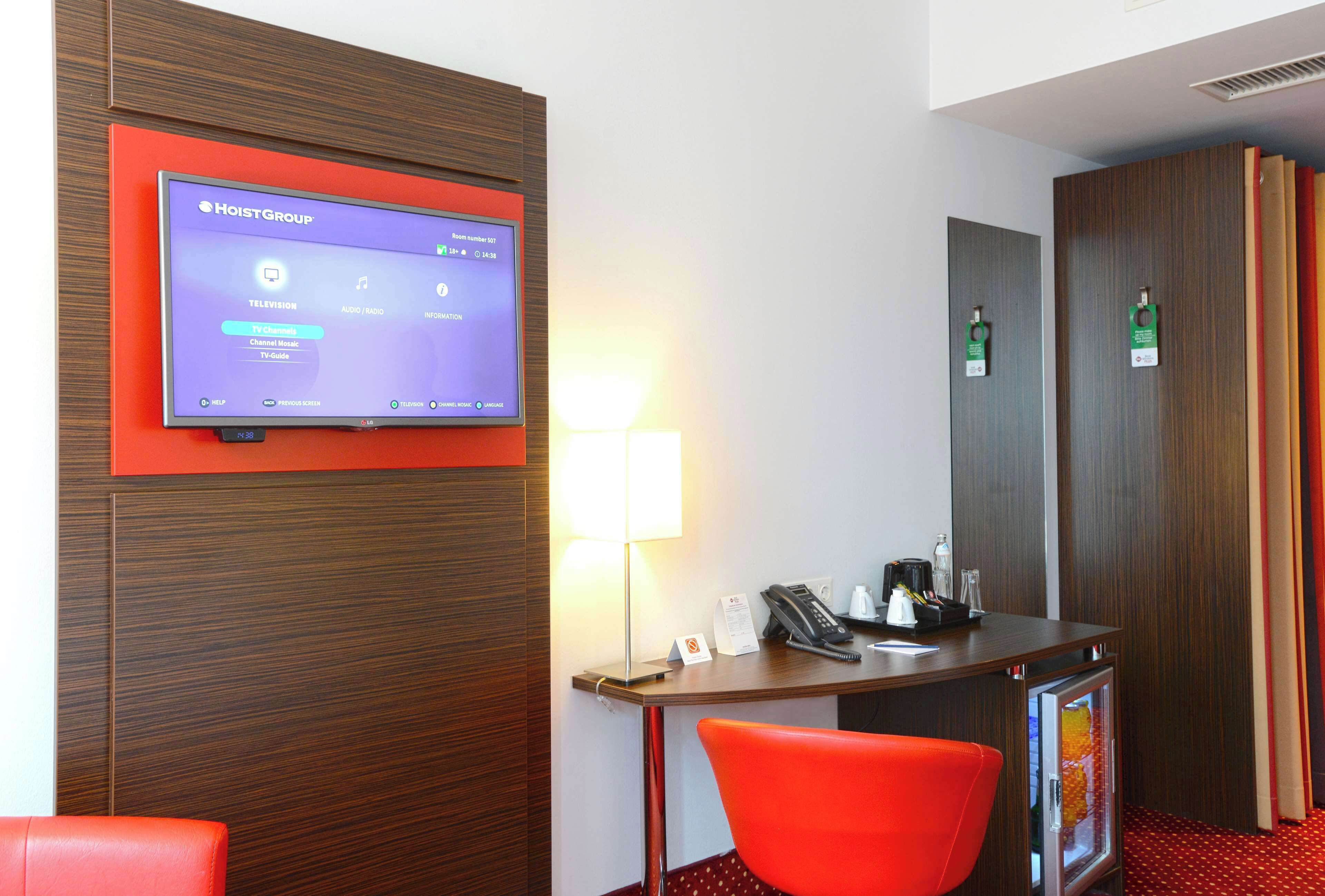 standard room, 2 single beds | 1 bedroom, premium bedding, minibar, in-room safe