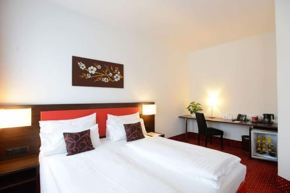 1 bedroom, premium bedding, minibar, in-room safe