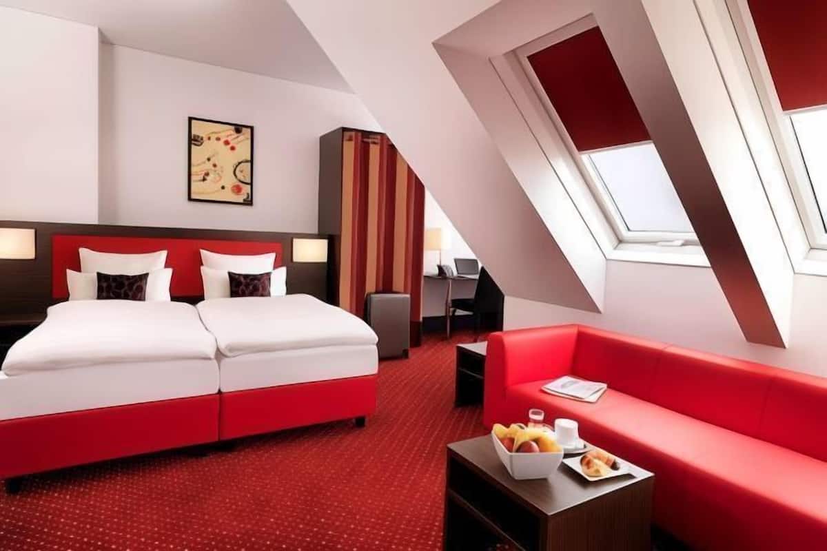 1 bedroom, premium bedding, minibar, in-room safe