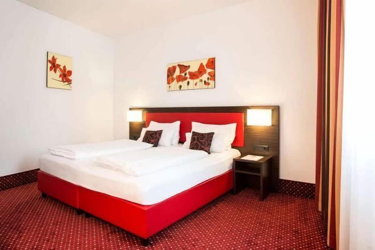 1 bedroom, premium bedding, minibar, in-room safe