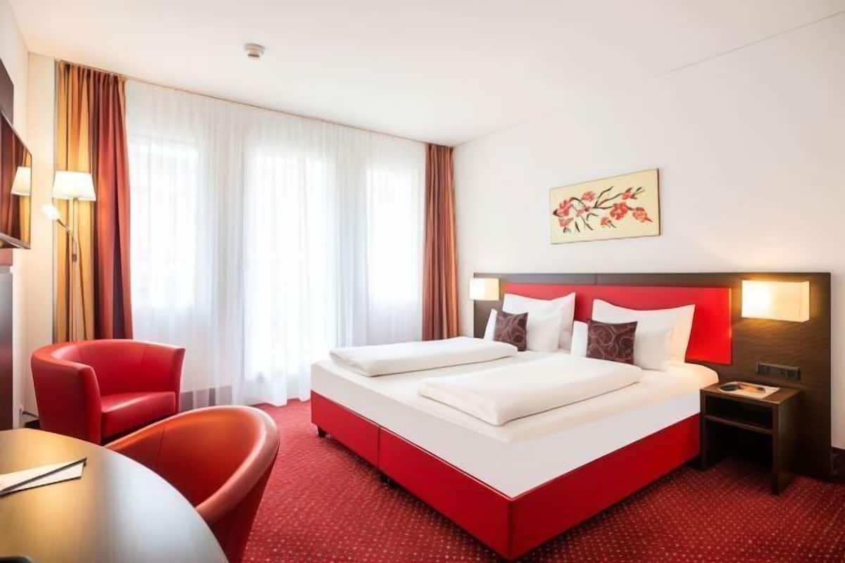 1 bedroom, premium bedding, minibar, in-room safe