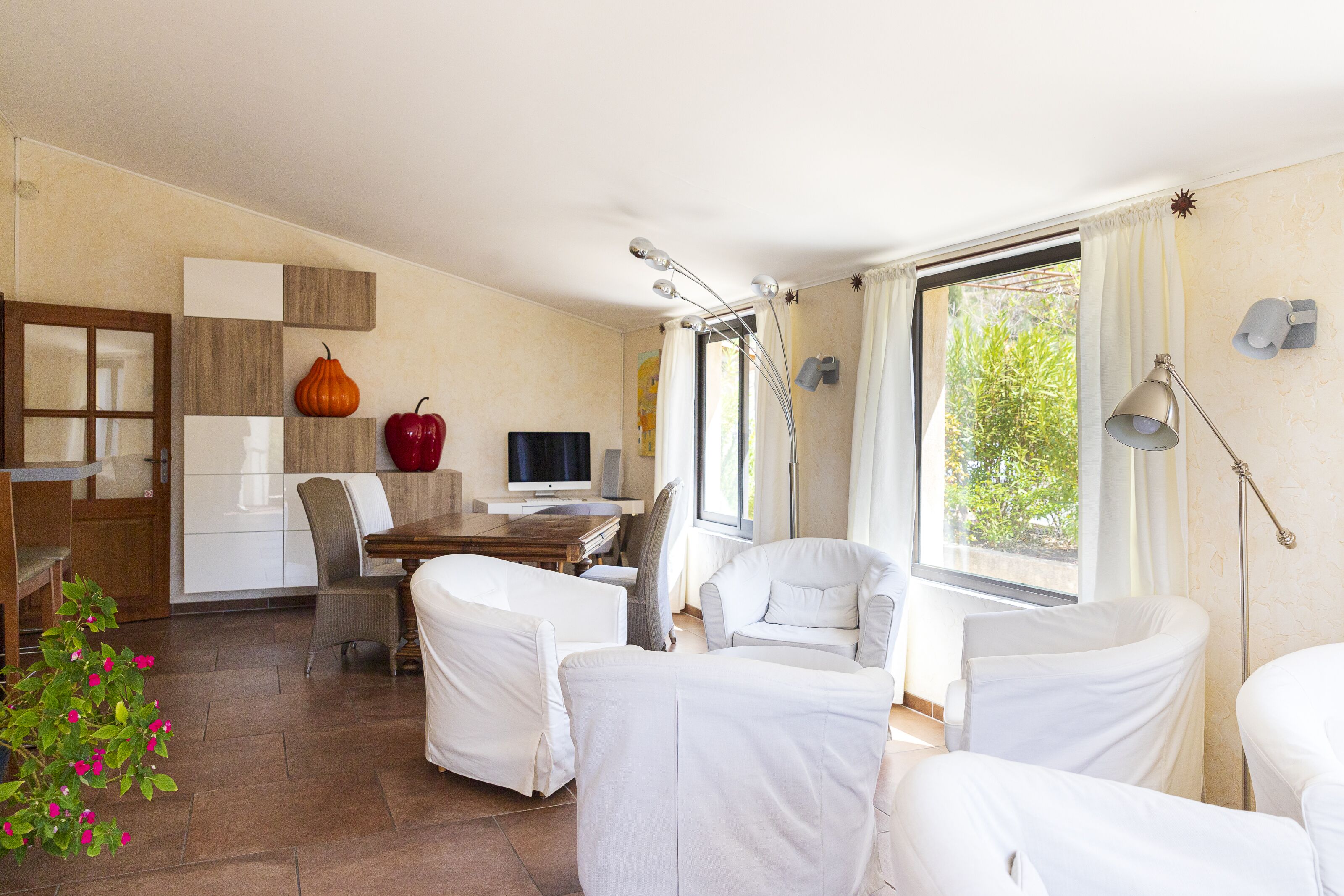 Coin salon dans le hall