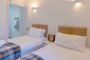 Habitación con 1 cama doble o 2 individuales, baño privado, vistas al mar