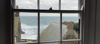 Cadgwith Cove Inn