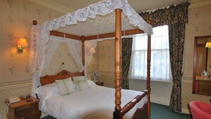 Deluxe Double Room, Ensuite (Four Poster) | 1 bedroom - The Cross Keys Hotel (Milnthorpe)