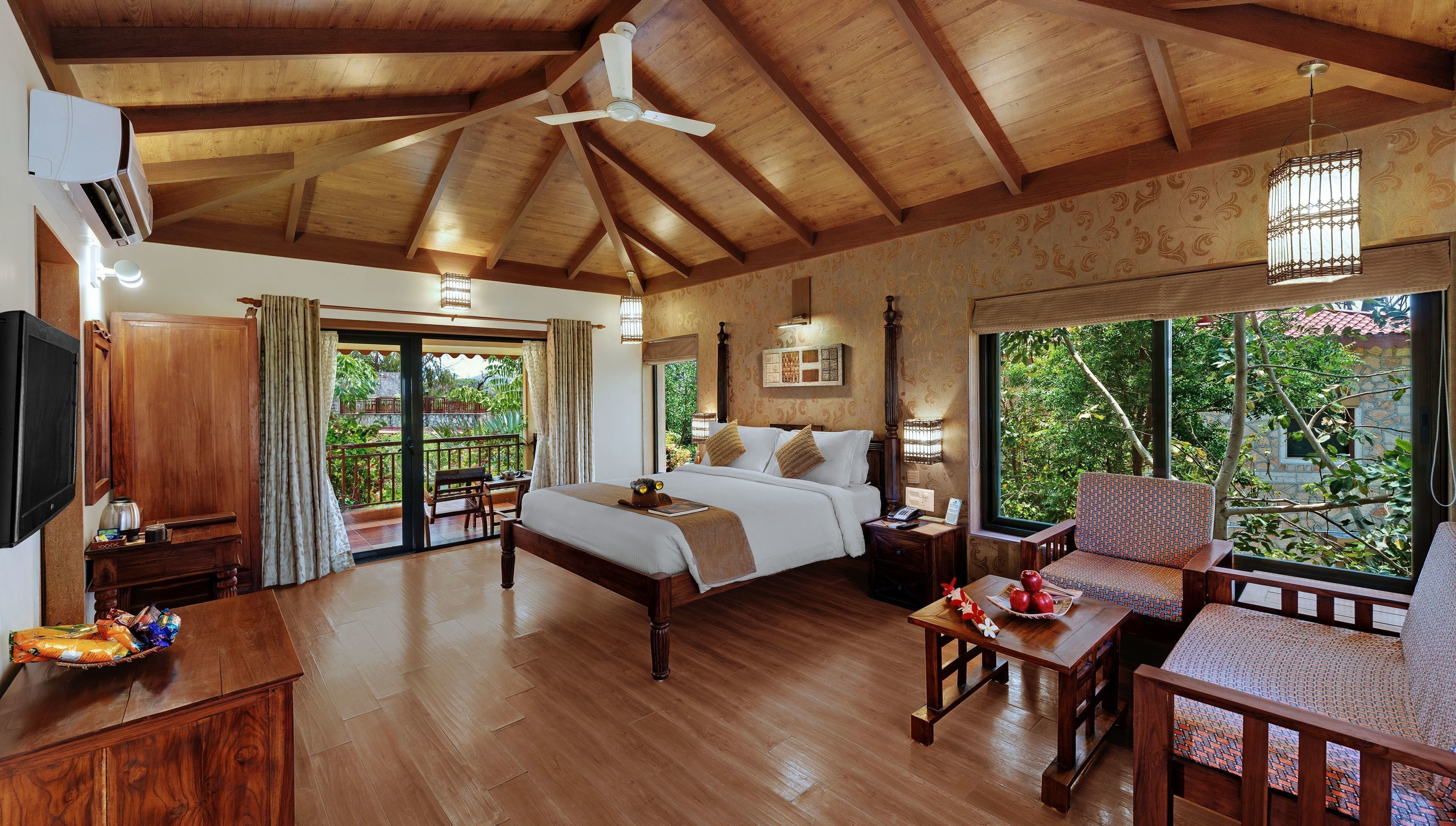 Premium bedding, down duvets, minibar, in-room safe