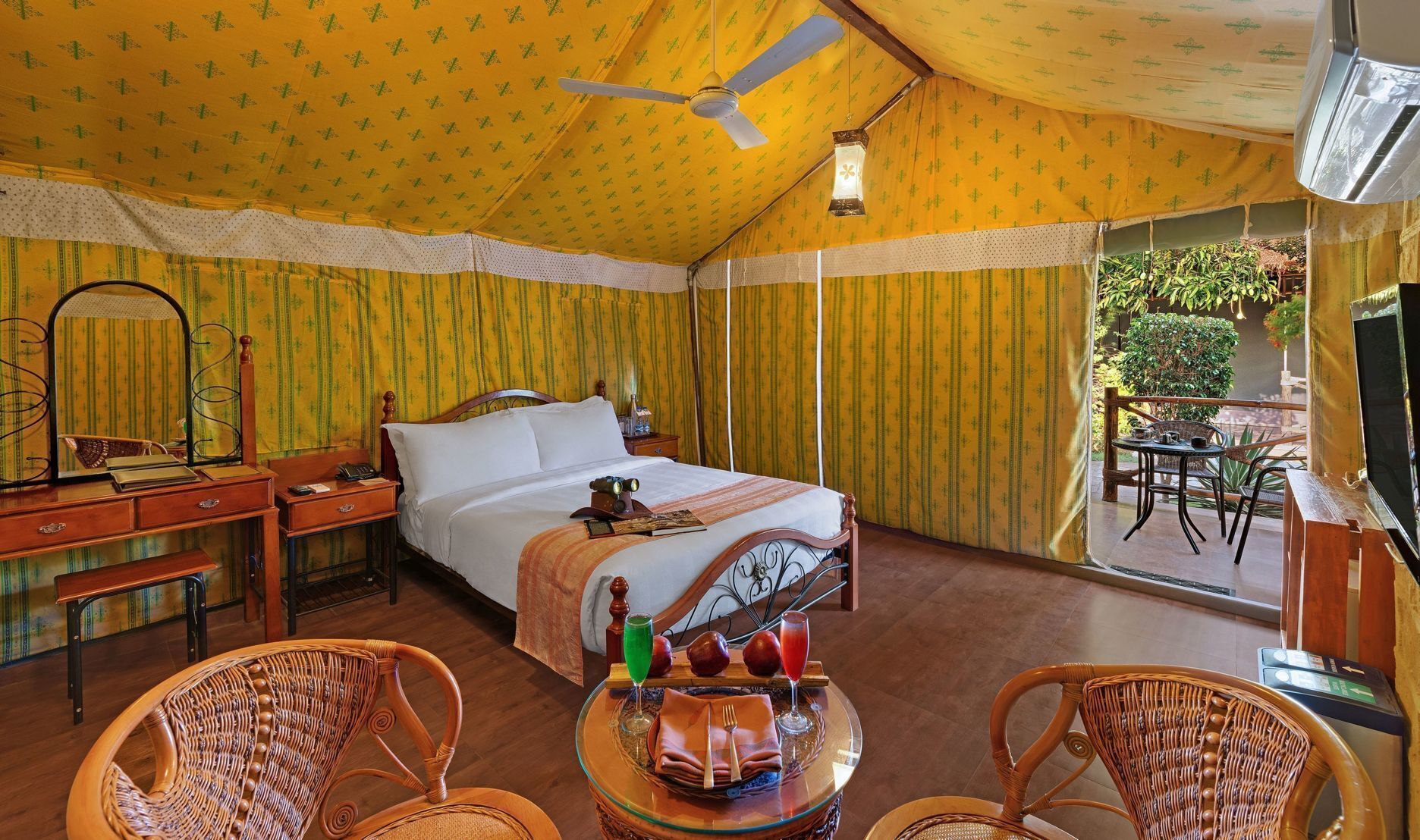 Premium bedding, down duvets, minibar, in-room safe