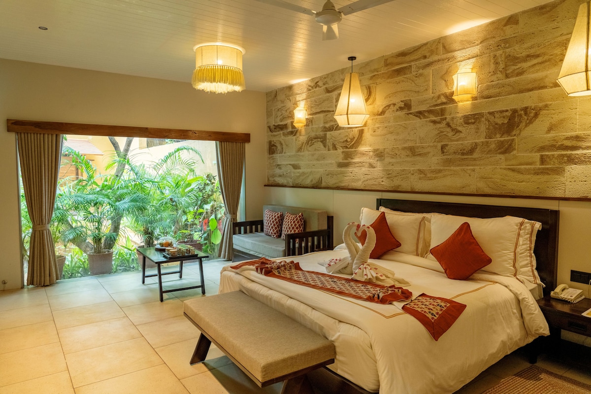 Classic Villa, 1 King Bed with Sofa bed (View) | Premium bedding, down comforters, minibar, in-room safe