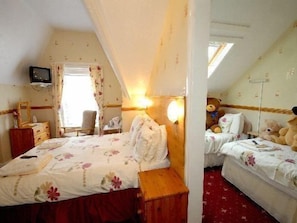 Chambre Familiale, salle de bains attenante