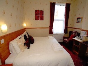Chambre Double Deluxe, 1 très grand lit, salle de bains attenante (First Floor)