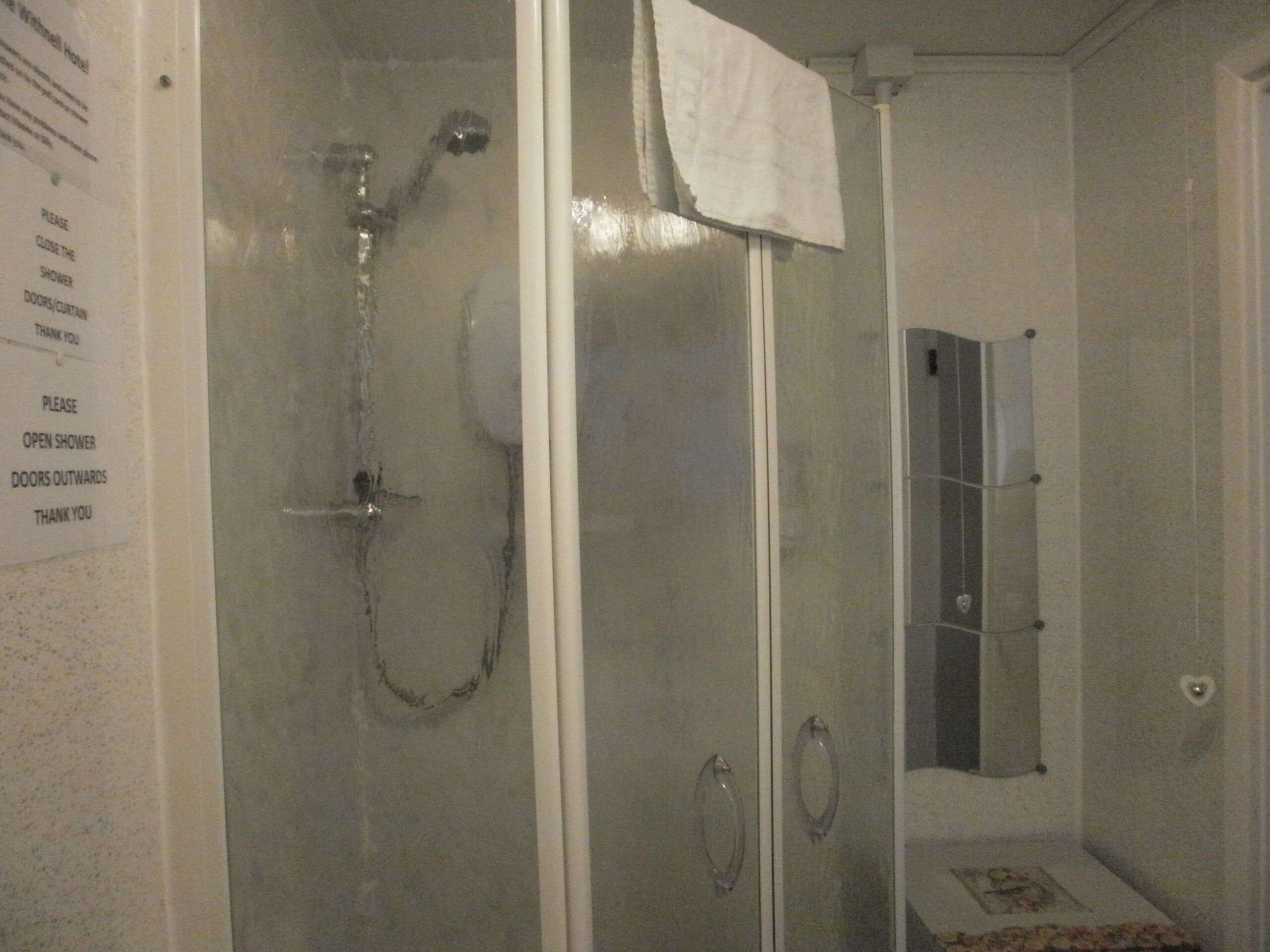 standard double room, ensuite (room 5.) | bathroom