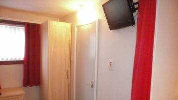 Family Suite, Ensuite (Room 9, sleeps 4)