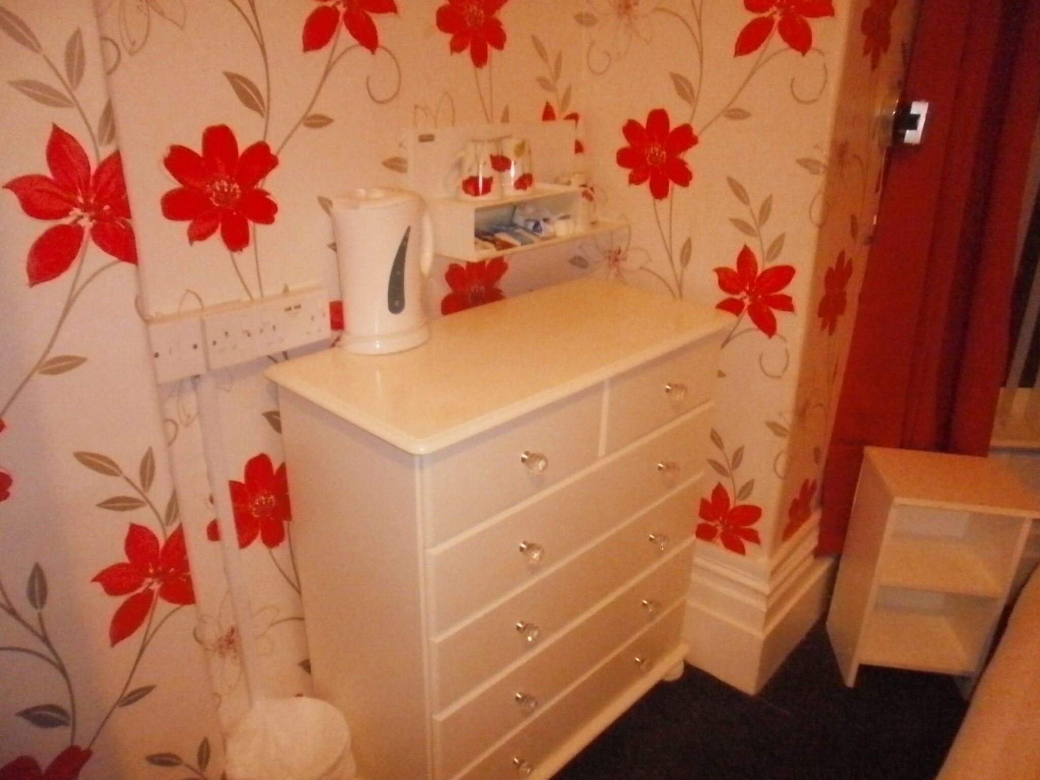 suite, ensuite (room 4, sleeps 5)