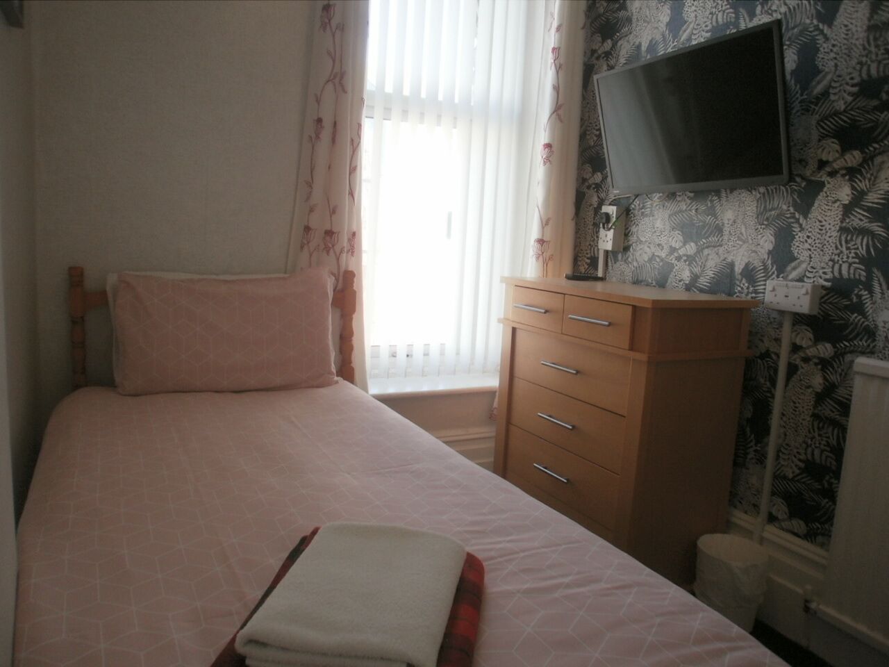 suite, ensuite (room 4, sleeps 5)